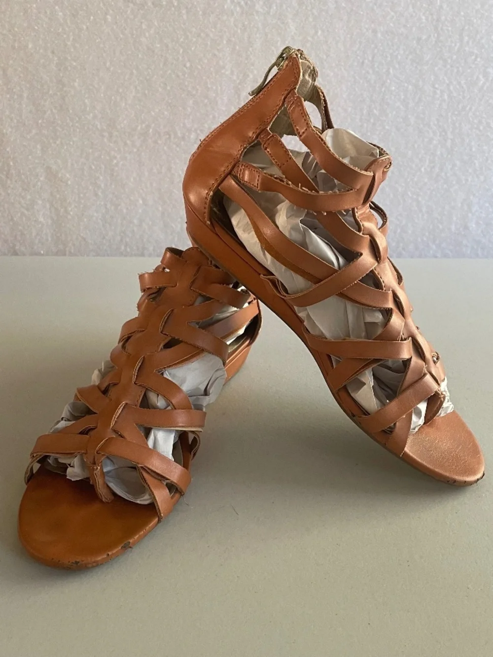 Sam & Libby Tan Strappy Flat Gladiator Sandals Caged with Back Zipper, Size 8 - Picture 1 of 9